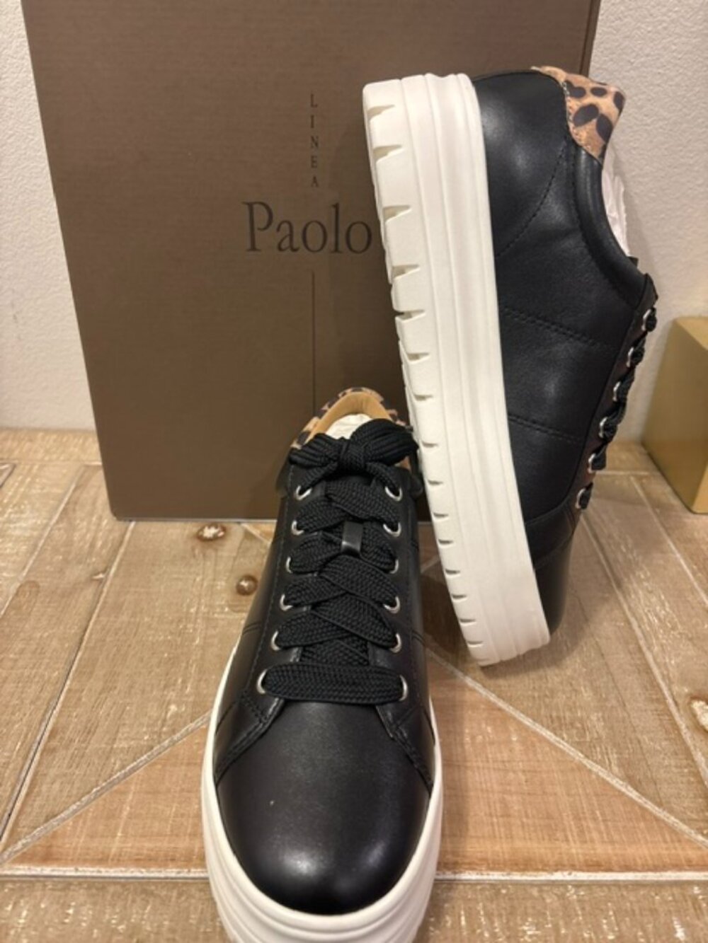 NEW LINEA Paolo Jill Leopard Accent Sneakers Women Size 9 Casual Chic